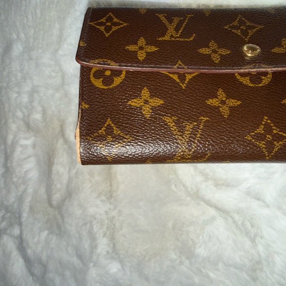 Louis Vuitton Monogram Trifold Wallet - Picture 9 of 11